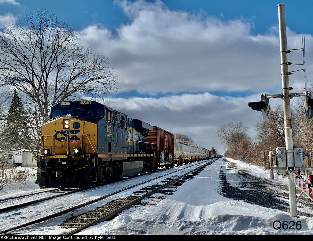 CSX 890 on Q626